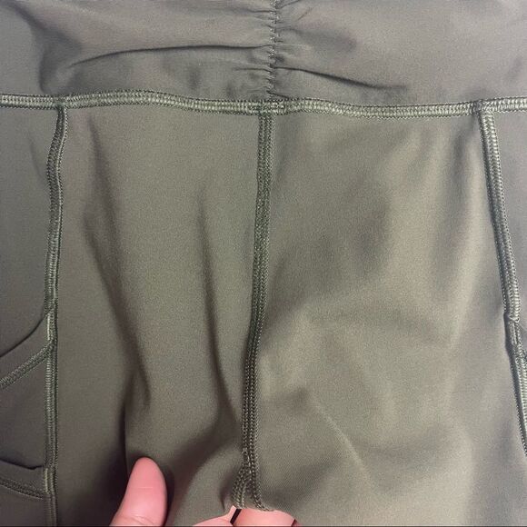 Lululemon Outrun 17" Crop Size 4 - Picture 4 of 7